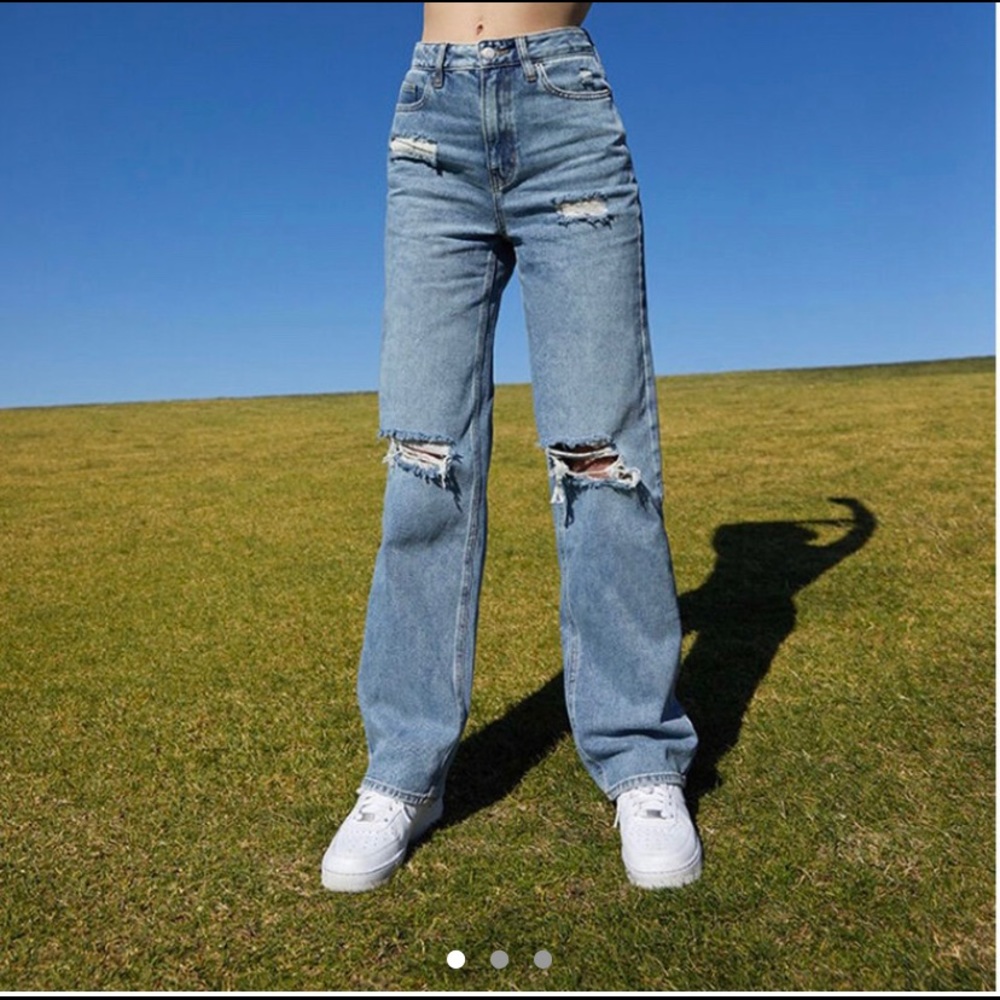 Pacsun light ripped 90’s boyfriend jeans. NWTG 25.